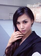 杨依静