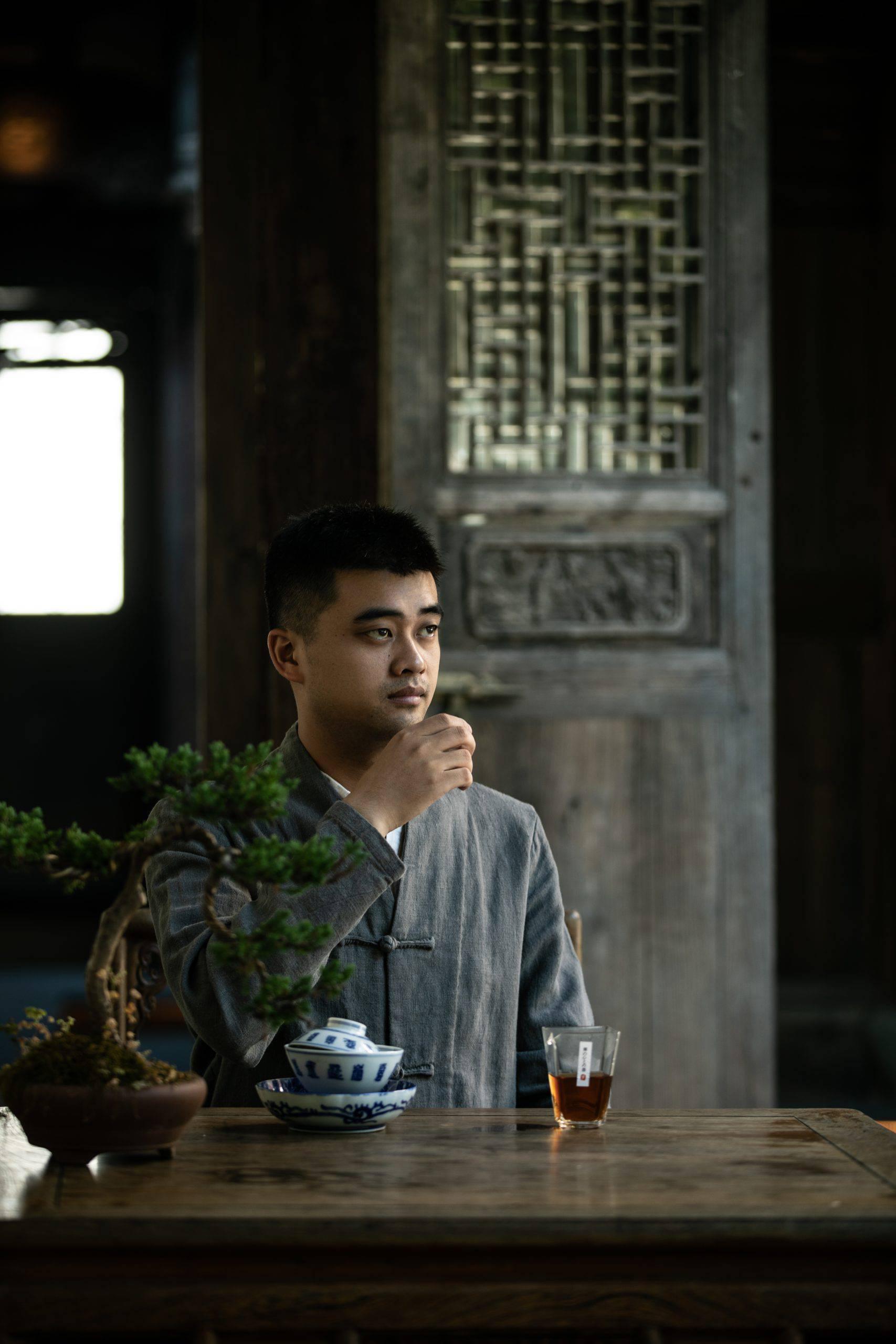 庄毅（岩中壑茶业法人）