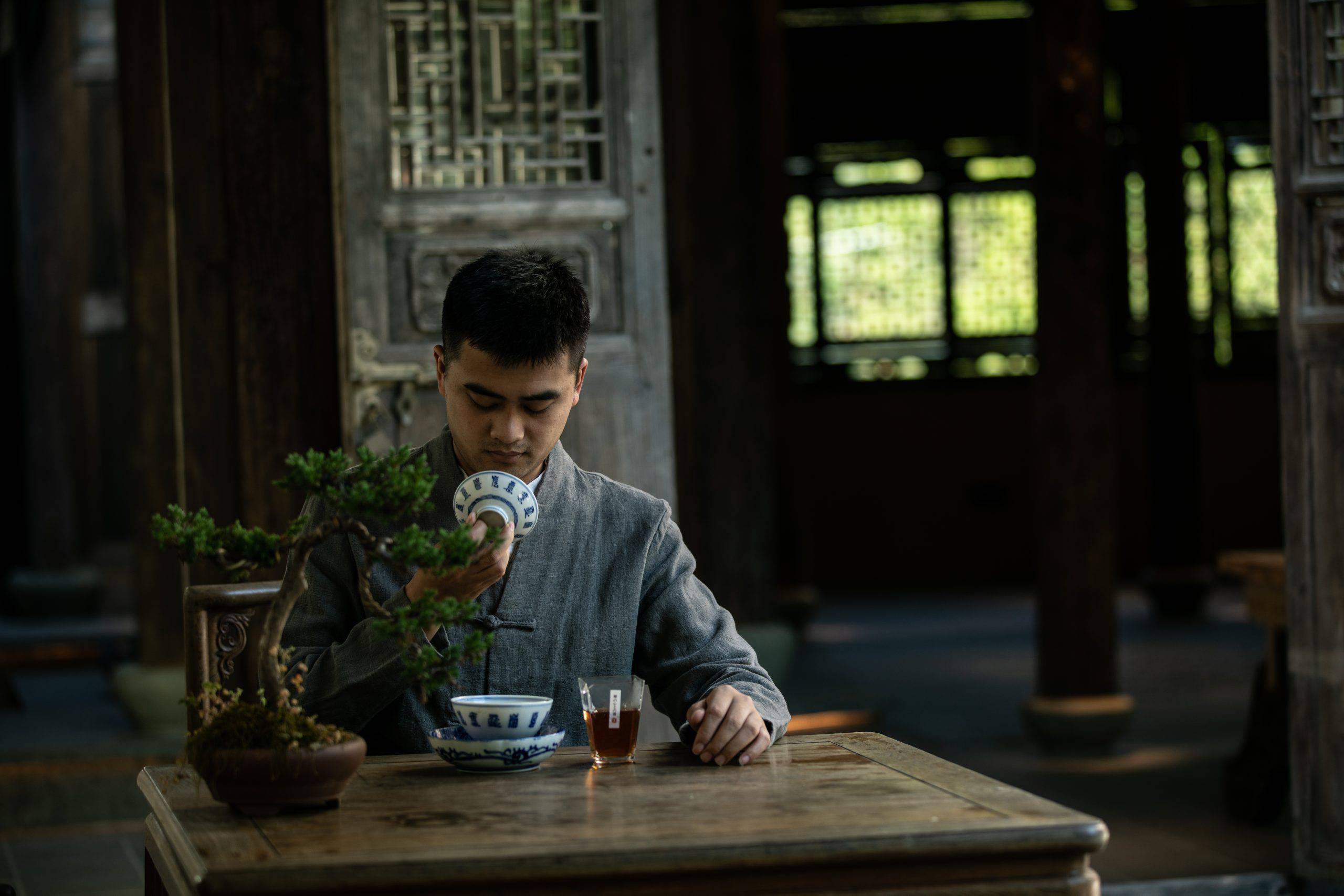 庄毅（岩中壑茶业法人）