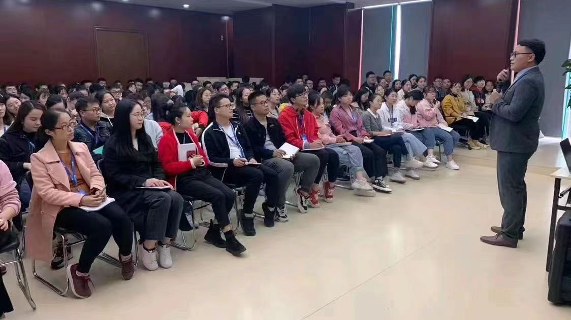 张成(教育专家)