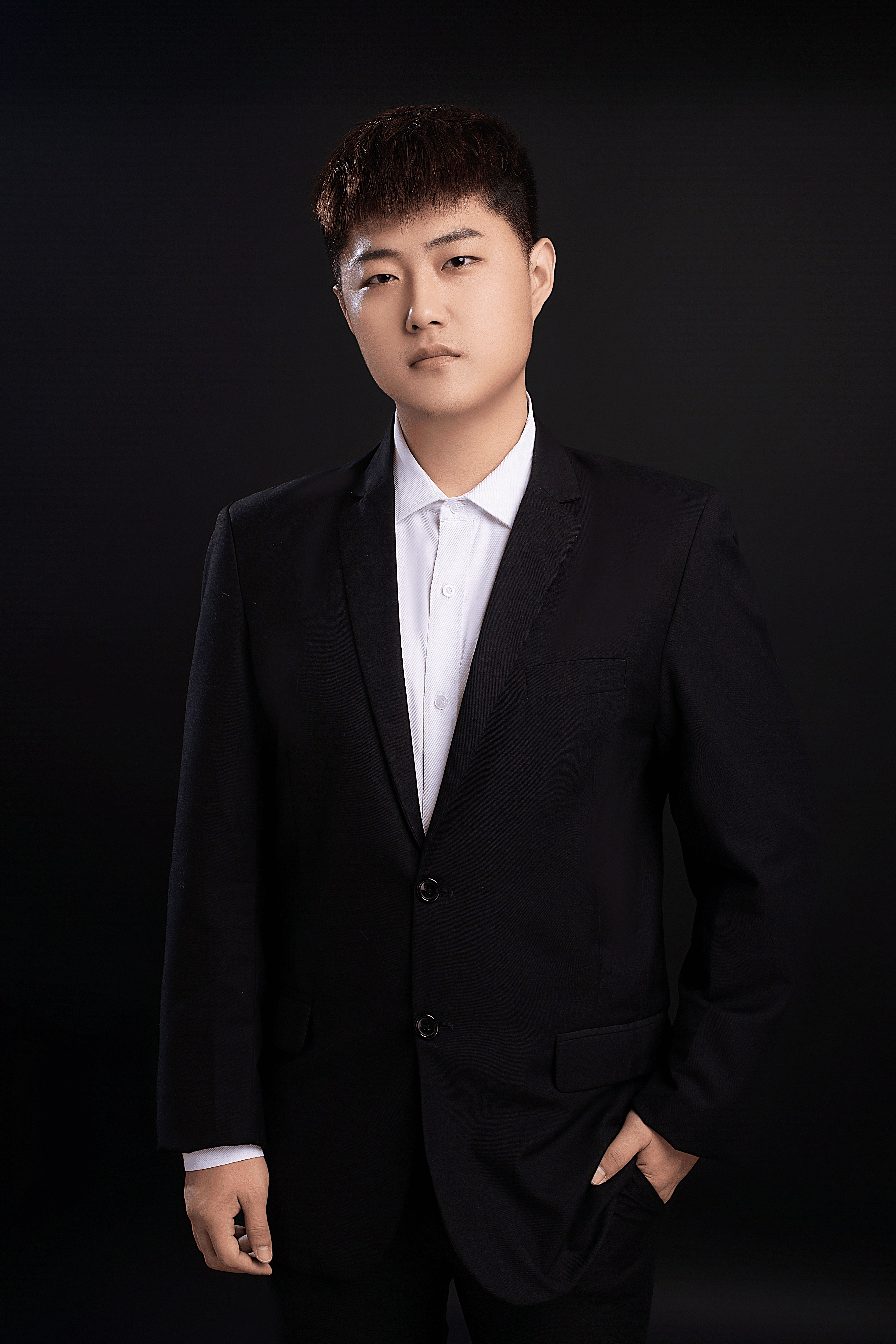 张隆宇(港澳隆宇集团董事长)