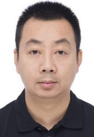 李闯(舞美设计师)