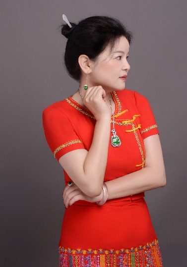 佳姐(珠宝鉴定师)