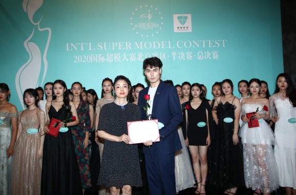 刘馨蔚(超模导师)